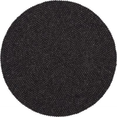 Runder, schwarzer Filzkugel Teppich (180 cm) von myfelt, gefertigt aus vielen kleinen Filzkugeln.